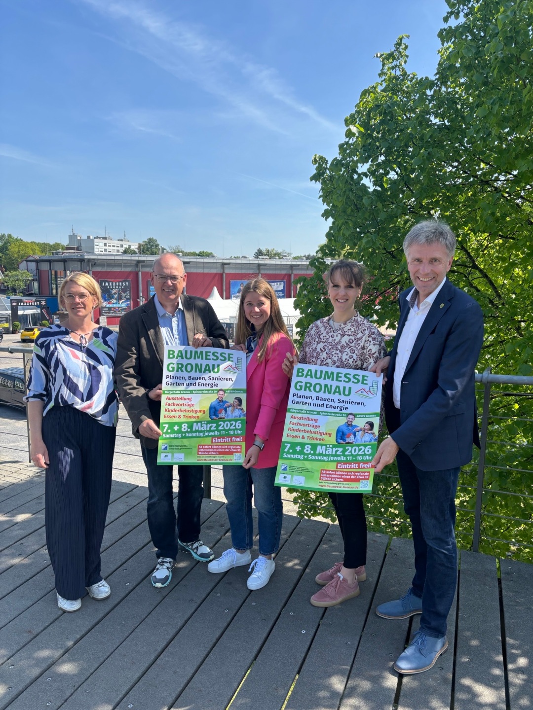 v.l.n.r.  Ramona und Werner Berning von der Wirtschaft Innovation Nordwest, Kathrin Ostenried und Katharina Vater von der Wirtschaftsförderung Gronau und Rainer Doetkotte, Bürgermeister der Stadt Gronau. 