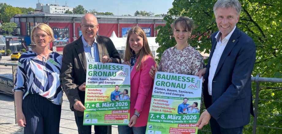 v.l.n.r.  Ramona und Werner Berning von der Wirtschaft Innovation Nordwest, Kathrin Ostenried und Katharina Vater von der Wirtschaftsförderung Gronau und Rainer Doetkotte, Bürgermeister der Stadt Gronau. 