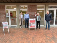 v.l.n.r. Alina Epping Wirtschaftsförderung Gronau, Markus Oude-Lansink Stadt Gronau, Martina Röttger-Hölscher und Martina Niehoff DRK Generationsbüro, Hardy Dücker Eigentümer