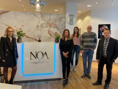 (v.l.n.r.) Sonja und Nursen Metin Noa Aesthetic, Alina Epping Wirtschaftsförderung Gronau, Markus Oude-Lansink Stadt Gronau, Werner Brandl K+B Hausverwaltung