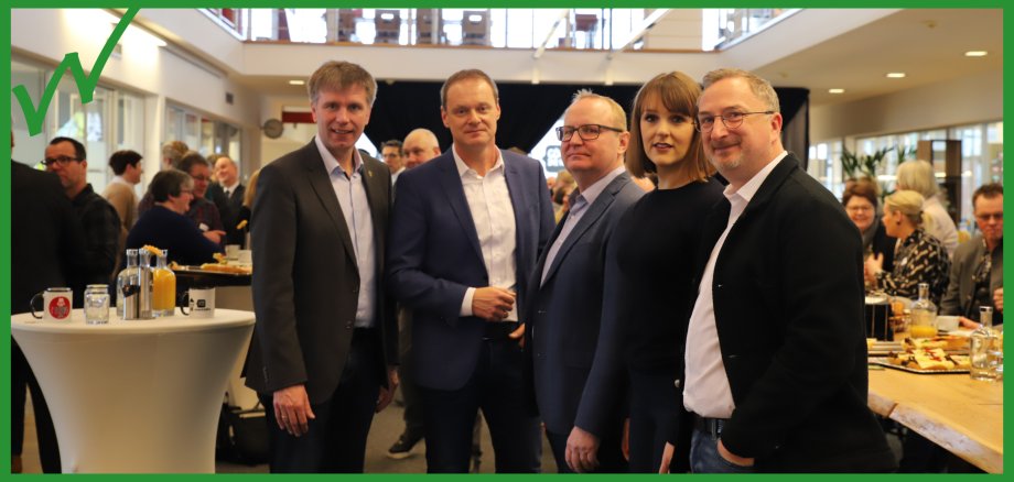 Auf dem Bild sehen Sie Rainer Doetkotte, Marcel Krug, Frank Isfort, Katharina Vater und Heiko Thees