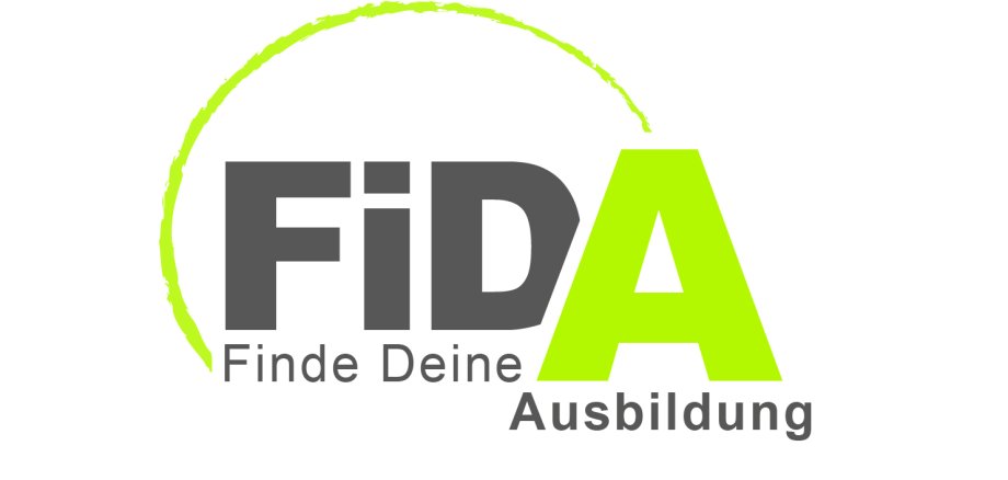 Logo mit dem Schriftzug „FiDA – Finde Deine Ausbildung“. Die Buchstaben sind in Grau und Hellgrün gestaltet, ergänzt durch einen halbkreisförmigen grünen Bogen oberhalb des Logos.
