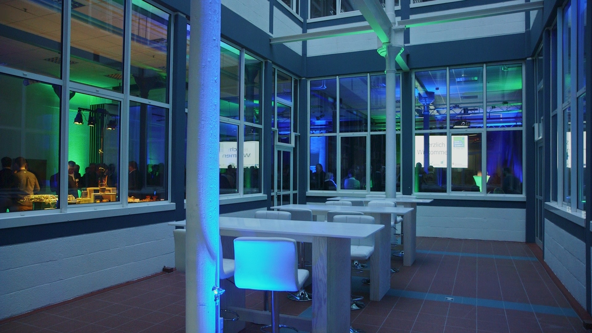 Das Bild zeigt einen Einblick in den Lichthof. Diese Aufnahme ist bei einem Unternehmerabend entstanden.