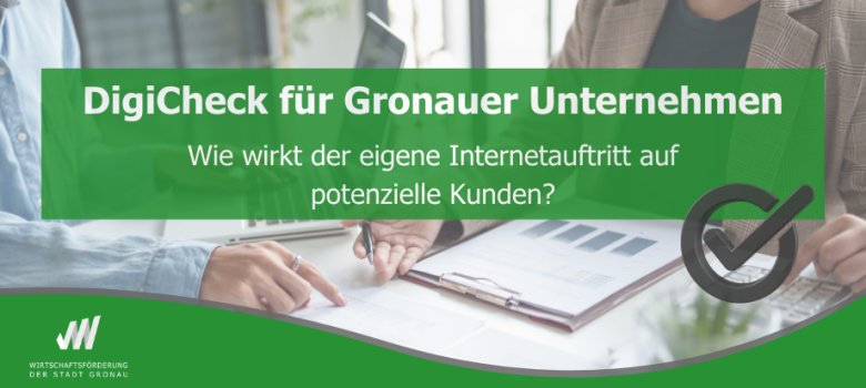 Grafik mit dem Titel „DigiCheck für Gronauer Unternehmen“. Im Hintergrund sitzen Personen an einem Tisch mit Laptop und Unterlagen. Im Vordergrund steht die Frage nach der Wirkung des eigenen Internetauftritts auf potenzielle Kunden.